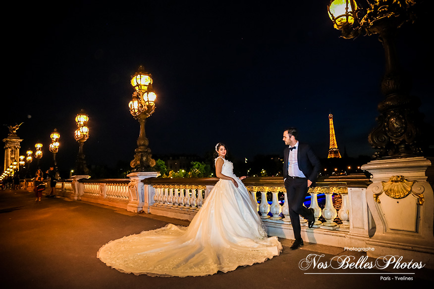 Séance photo couple mariage Paris by Night