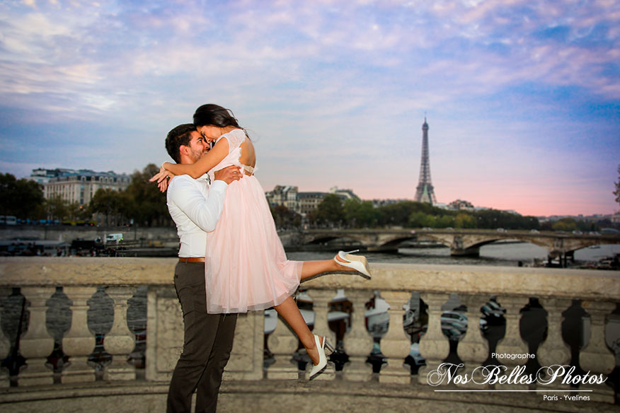 Séance photo couple romantique à Paris