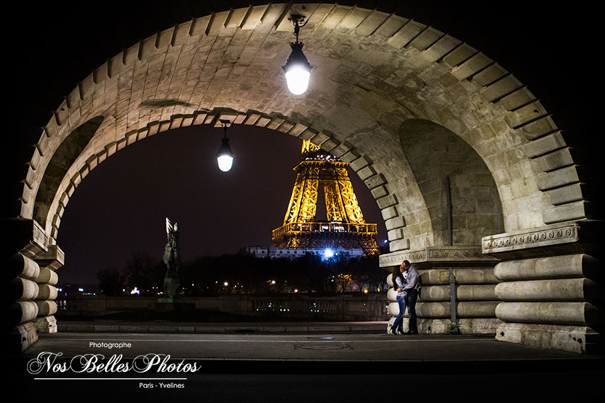 Shooting photo couple paris by night