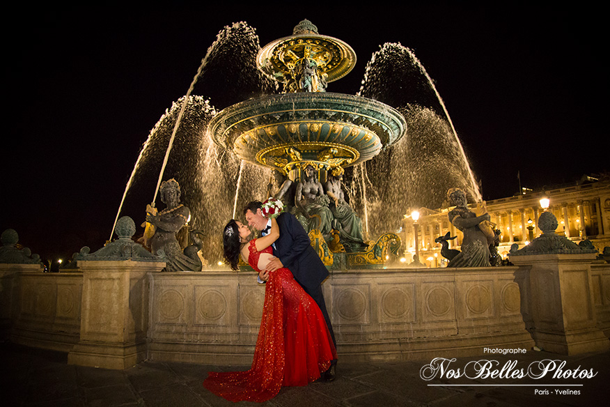 Shooting photo couple romantique Paris by Night